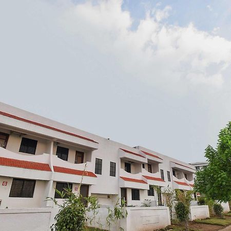 Spot On Carnival Resorts Rāipur エクステリア 写真