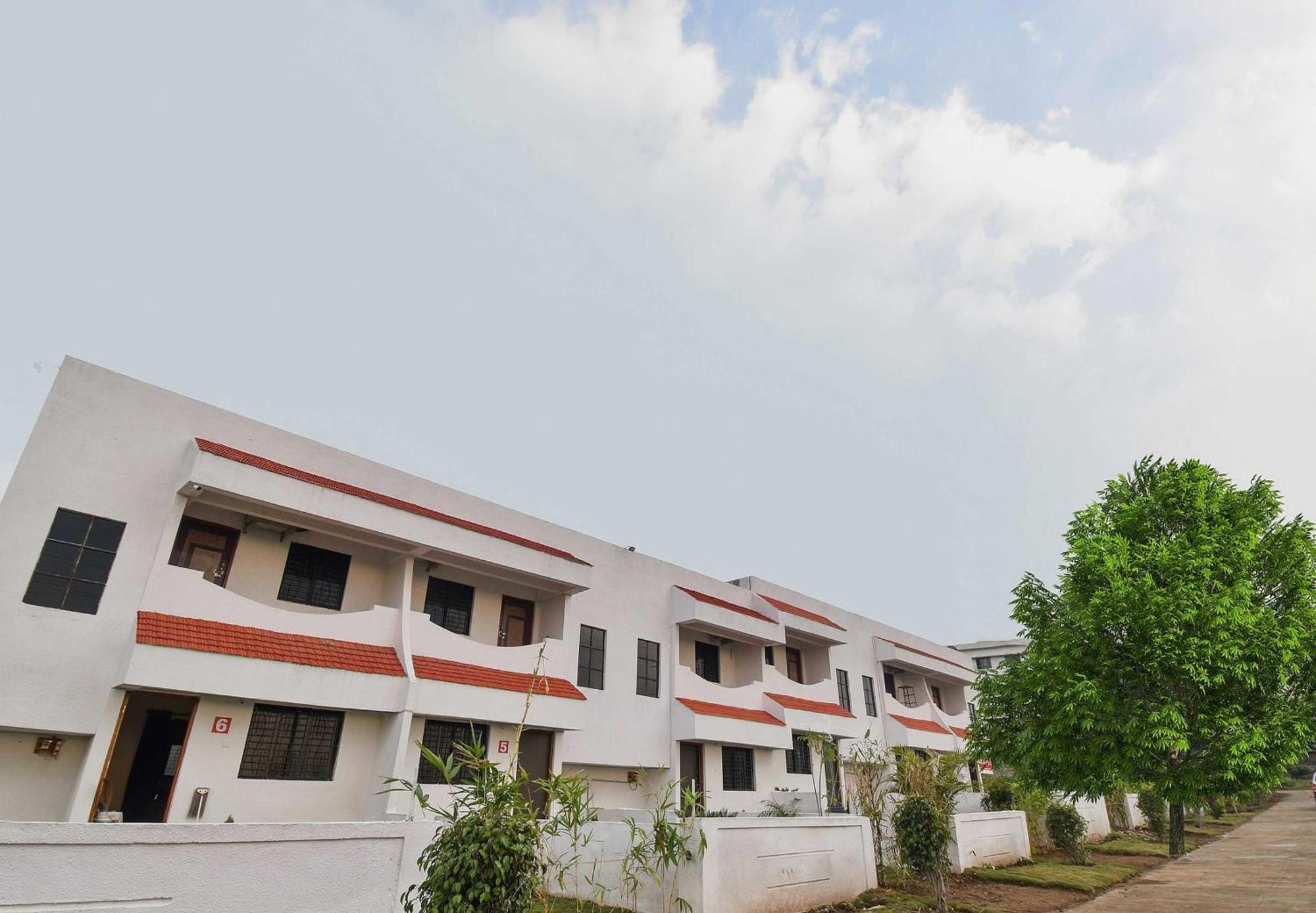 Spot On Carnival Resorts Rāipur エクステリア 写真