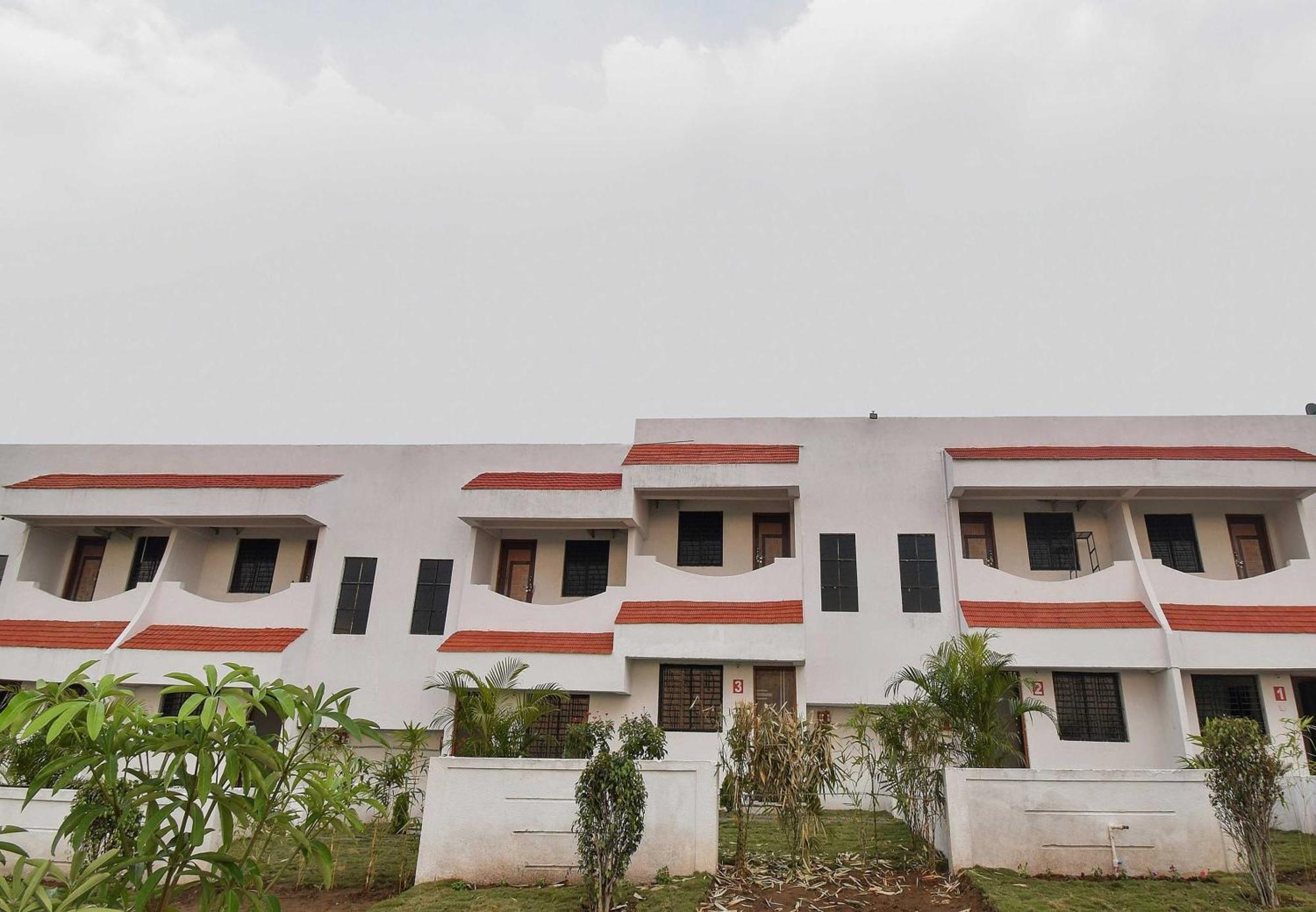 Spot On Carnival Resorts Rāipur エクステリア 写真